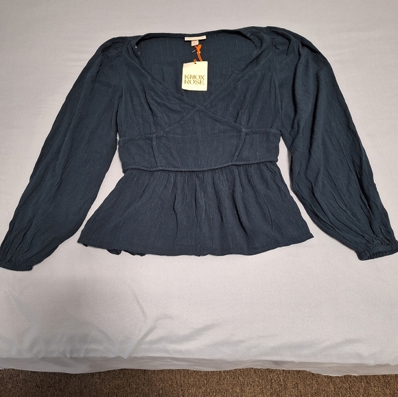 A Knox Rose long sleeve blouse in a ladie's size small with a fitted waist. NWT - Picture 1 of 5